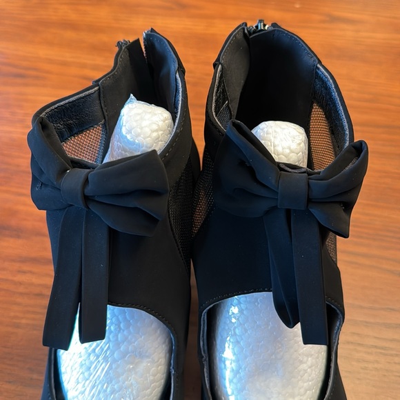 Tinstree size 9. 3 1/4 inch heels NEW zipper backs mesh on sides bow ties black - Picture 4 of 6